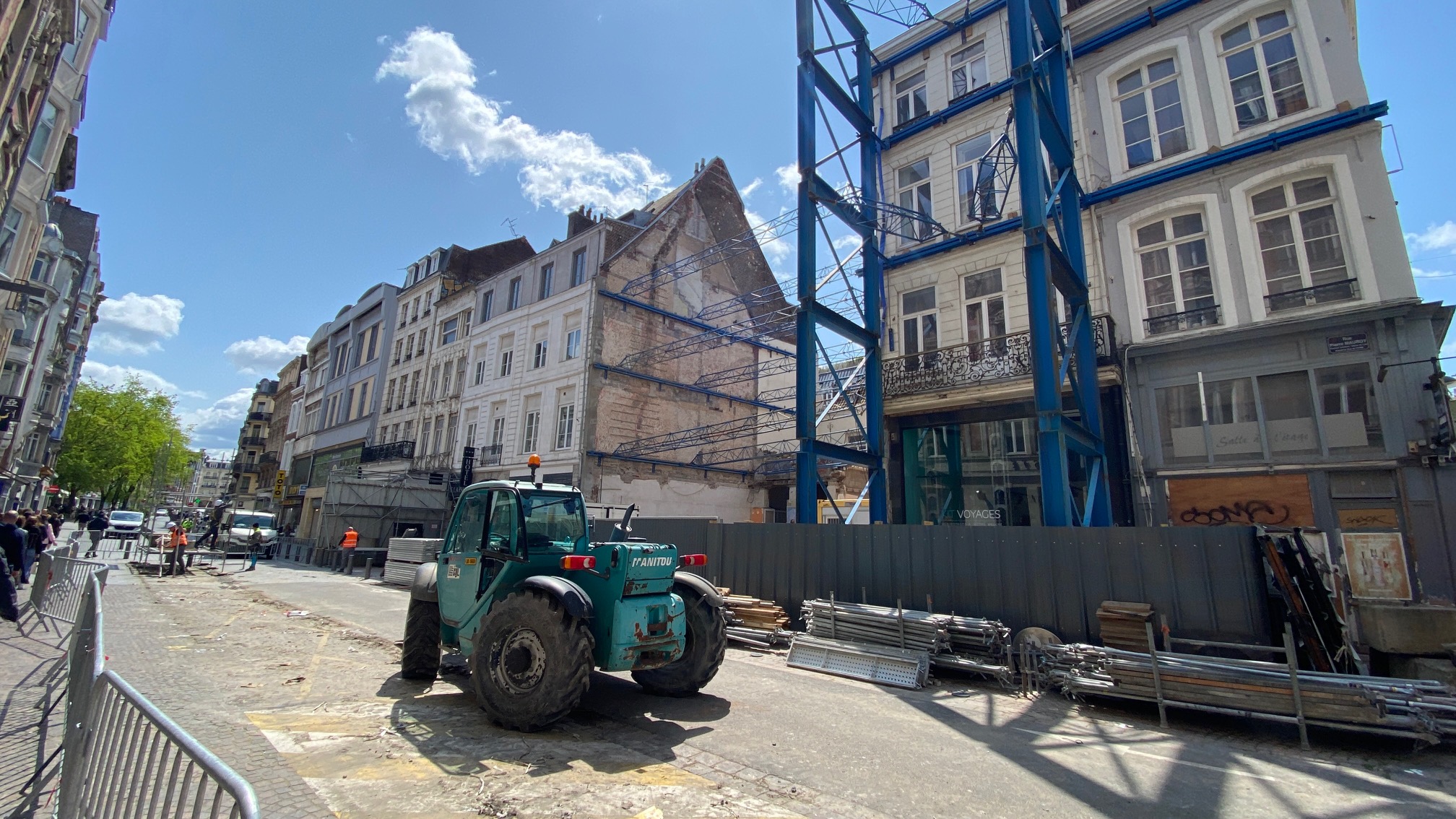 La rue PierreMauroy va rouvrir complètement dans quelques jours La rue PierreMauroy va rouvrir complètement dans quelques jours
